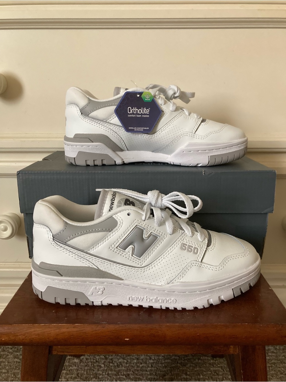 NIB Women’s New Balance 550 White with Light Gray Accents Sneaker - Picture 4 of 7